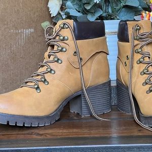 Maurices Wren Tan Lug sole hiker boots